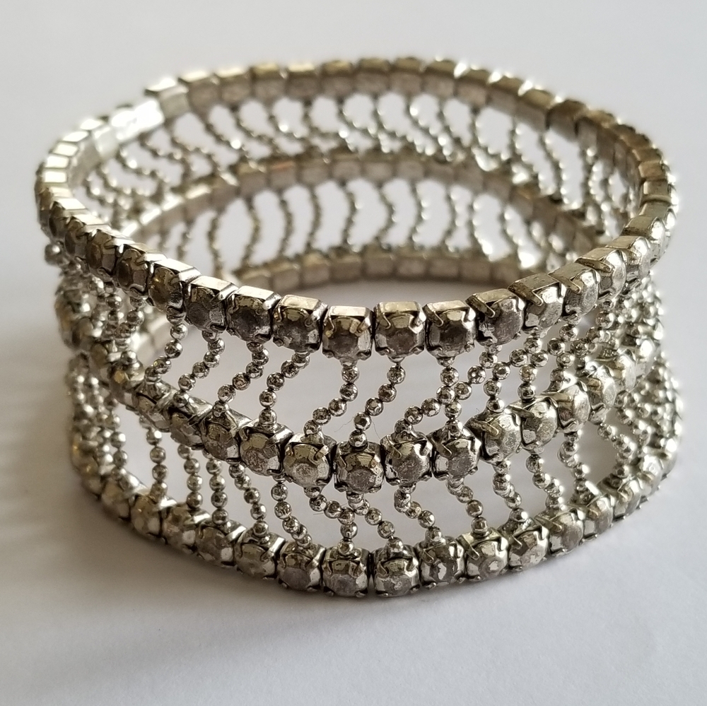Stretchy bracelet silver tone metallic rhinestones